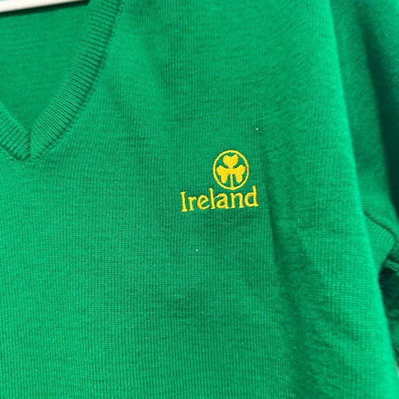 VTG Men’s Sz: 46 S Emerald Isle Bright Green Embroidered Vneck Pullover Sweater. - Picture 9 of 12